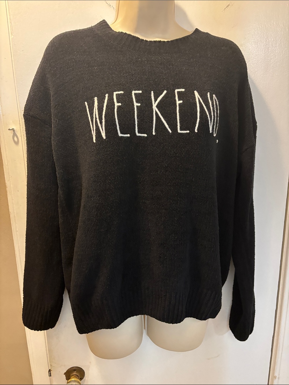 Rae Dunn Medium Weekend Graphic Black Women's Sweater 26-388